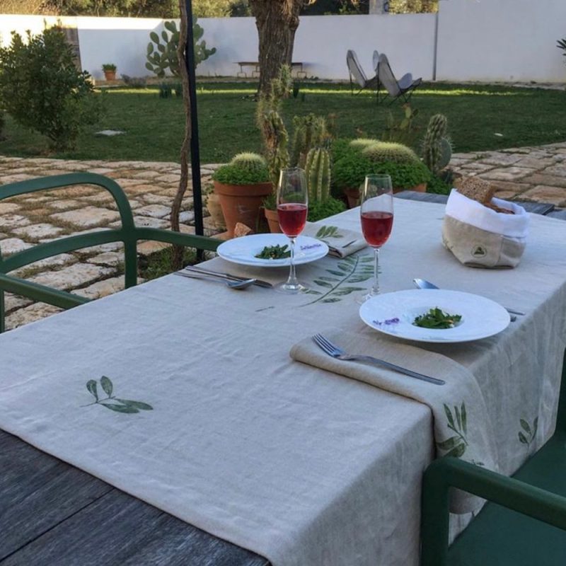 Natural Linen Tablecloth and 8 Napkins