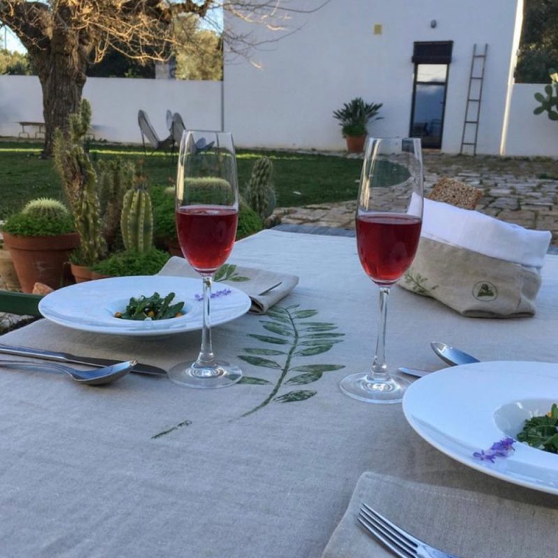 Natural Linen Tablecloth and 8 Napkins